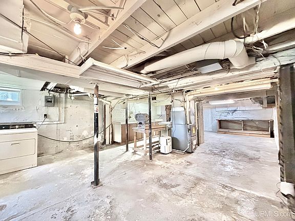 5th image of 829 Edsel St