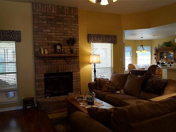 3rd image of 4705 Canterbury Cir