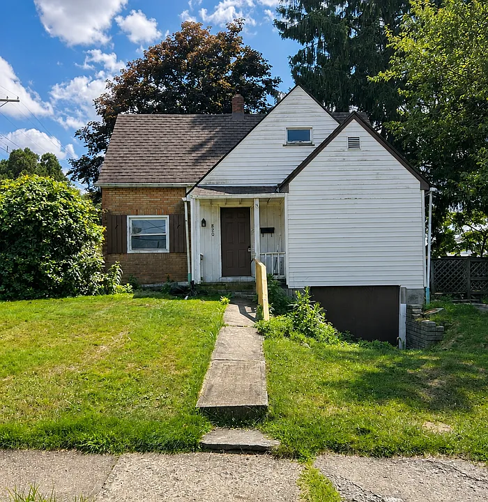 820 Center Ave