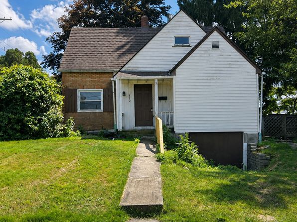 820 Center Ave
