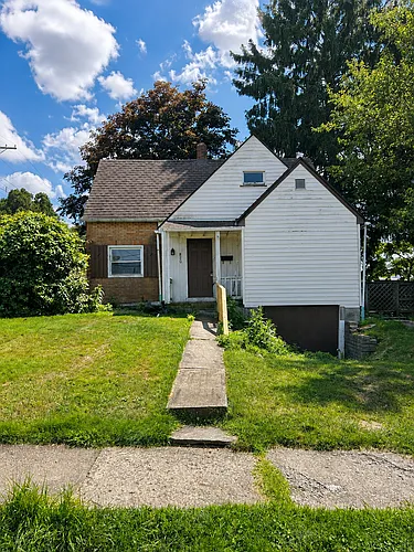820 Center Ave Photo 1