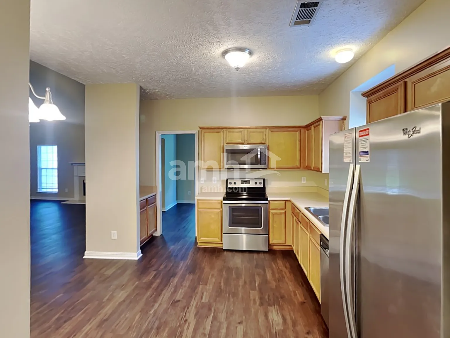 3 bed, 2.0 bath, 2410 sqft, $2,800 — Photo 3