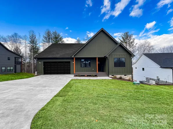 217 Byron Forest Dr, Horse Shoe, NC 28742