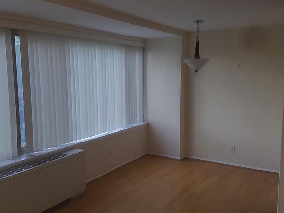 3rd image of 1210 N Taft St APT 304