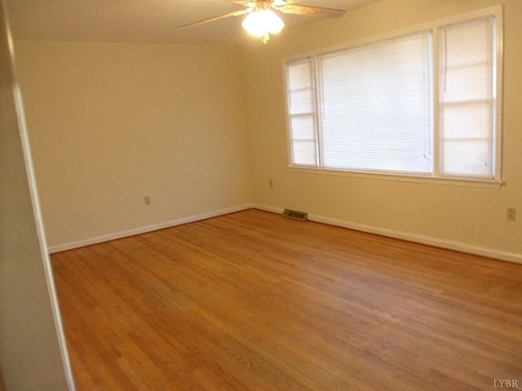 3rd image of 1028 Longbranch St