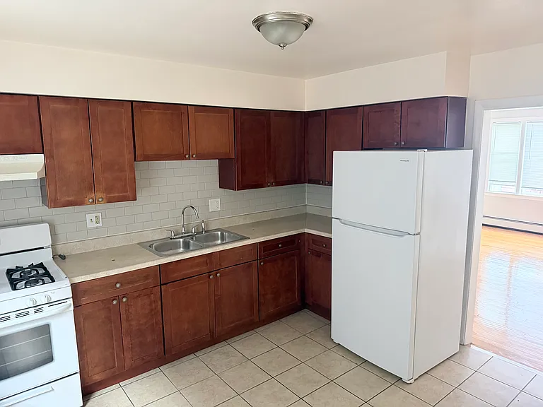 205 27th Ave #1R — Photo 3
