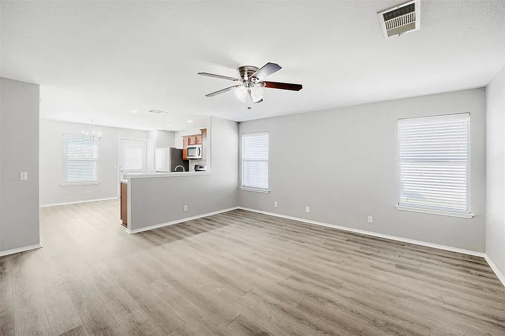 3 bed, 1032 sqft, $1,600 — Photo 4