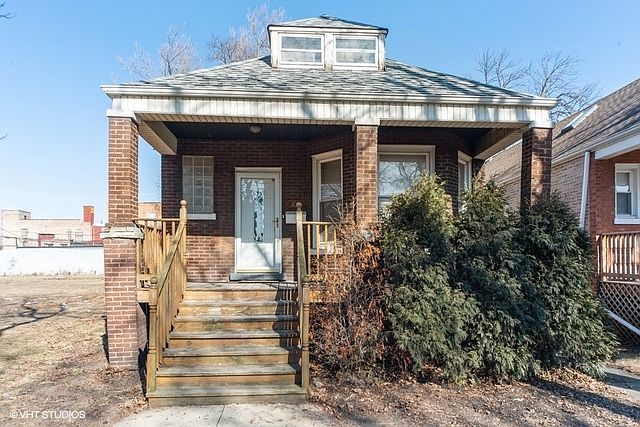 1st image of 4832 W Bloomingdale Ave