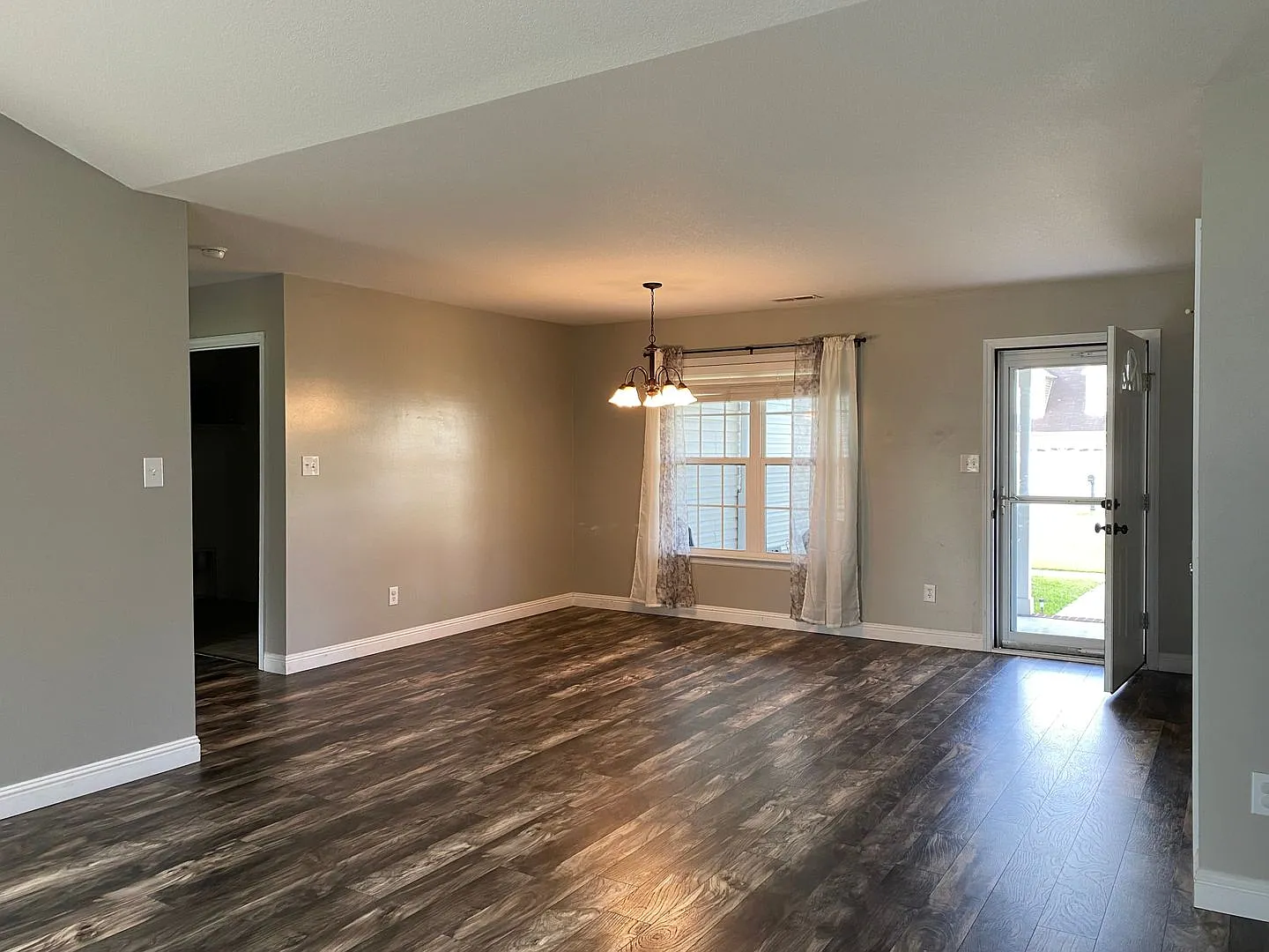 Lovely home in Maple Hill — Photo 2