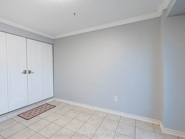 419 Rossland Rd E — Photo 18