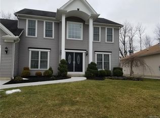 84 Autumn Creek Ct, East Amherst, NY 14051