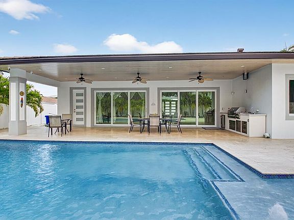 4th image of 711 NE 6th St