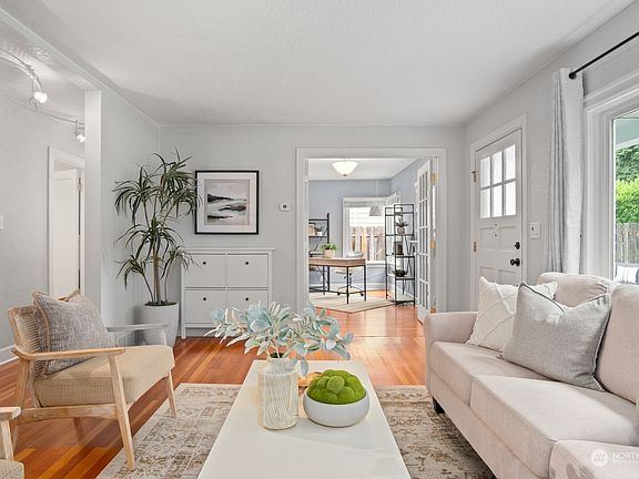 5th image of 20219 25th Avenue NE