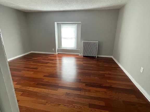 2nd image of 4628 Penn St