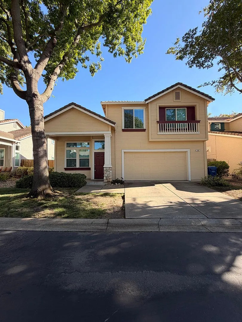 4 Bedroom 2.5 Bathroom Home in Folsom's Natoma Station — Photo 1