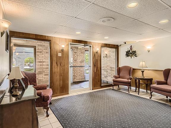 2nd image of 500 Redondo Dr APT 207