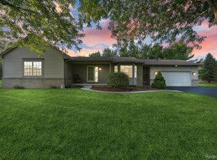 3107 Simsbury Ct, Pinckney, MI