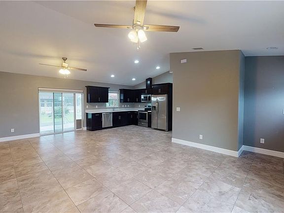 5th image of 19335 Edgewater Dr