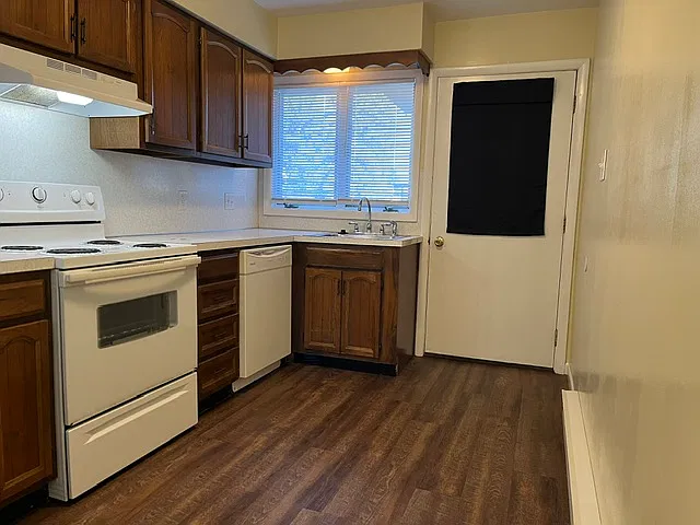 2 bed, $1,300 — Photo 1