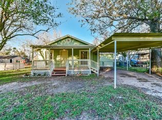 911 Kemp St, Boling, TX 77420