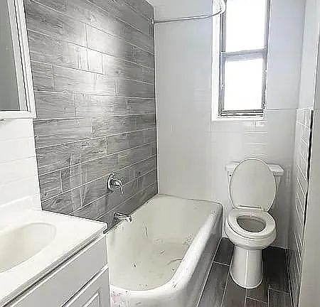 5th image of 2075 E 16th St #2P