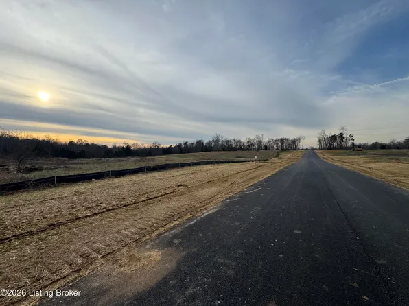 8 Wray Dr, Shepherdsville, KY 40165
