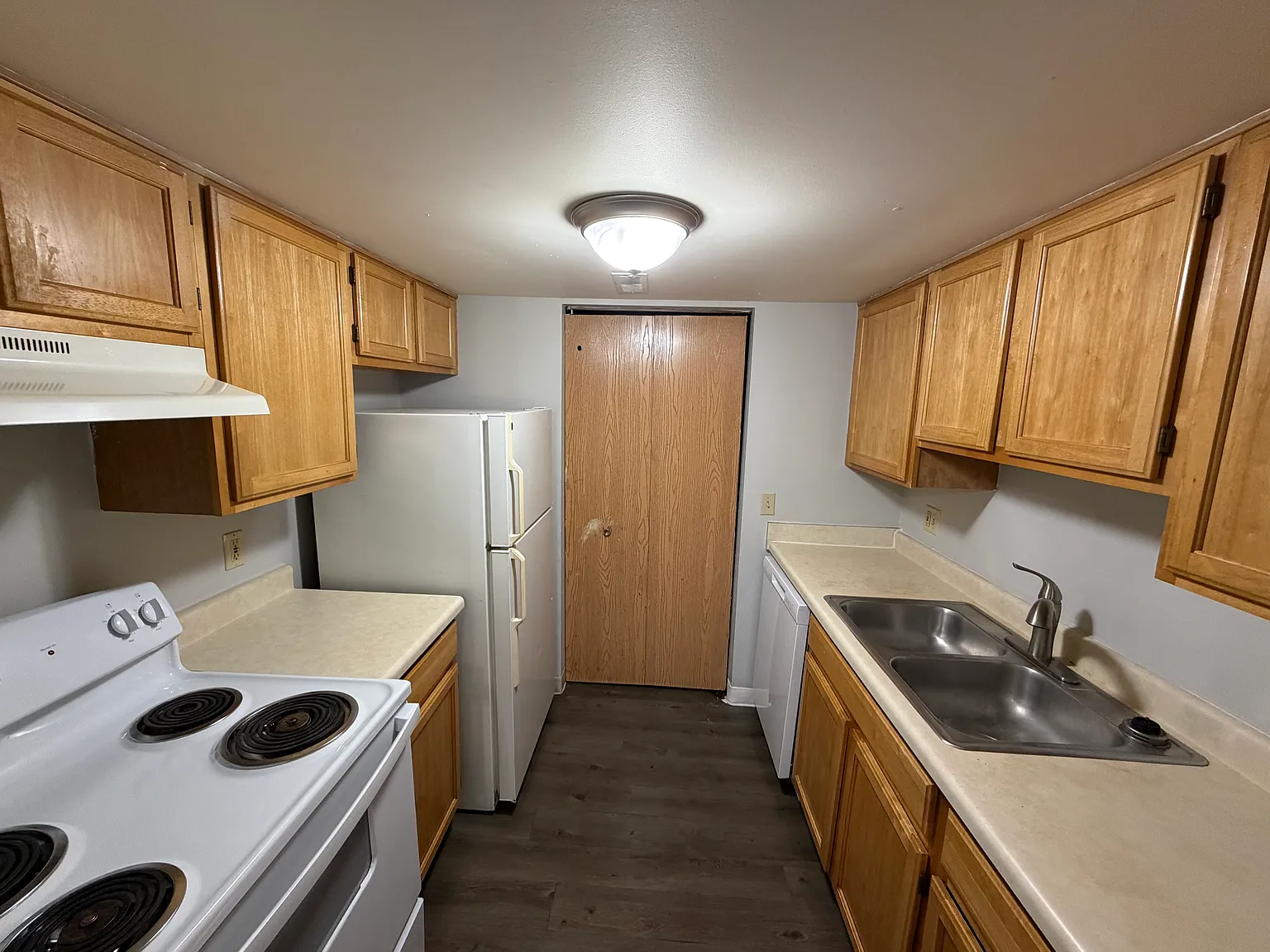3 bed, 950 sqft, $1,350 — Photo 3
