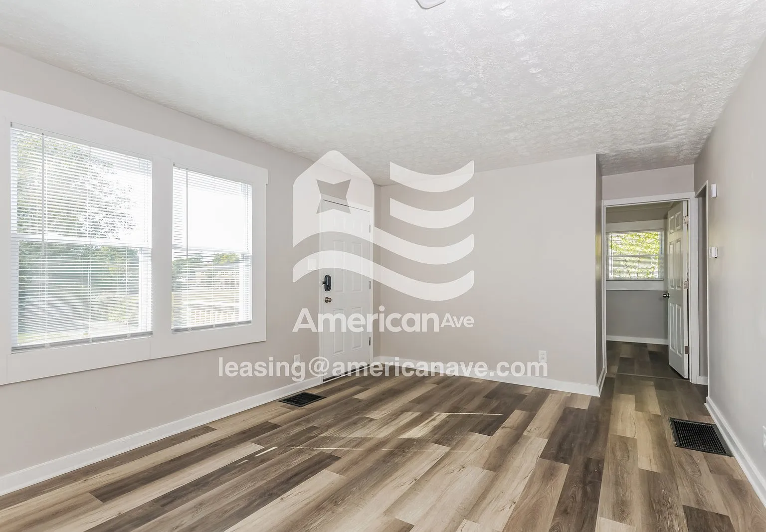 3 bed, 1.0 bath, 1051 sqft, $1,233 — Photo 3