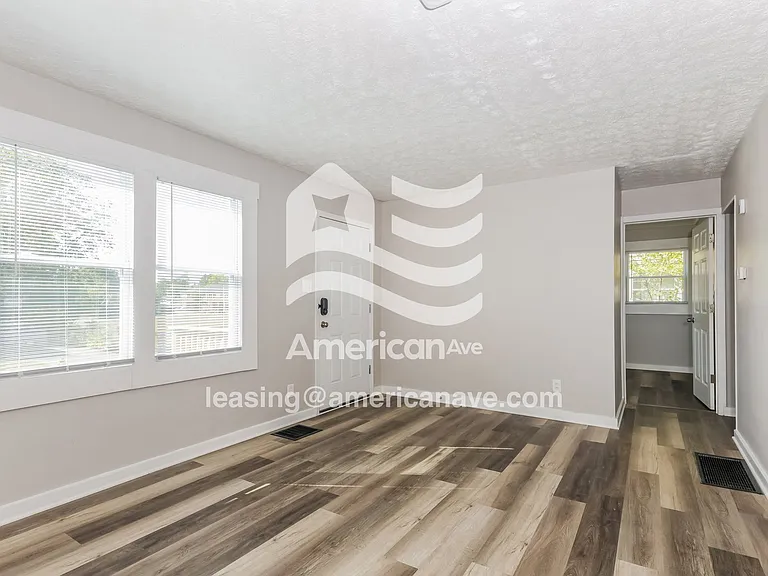 1566028_003_wm_-_living_room_13210508.jpg