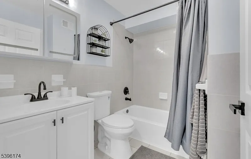 2 bed, 1.0 bath, $2,150 — Photo 2