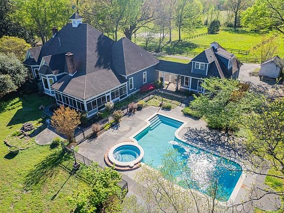 3rd image of 230 Levy Dr