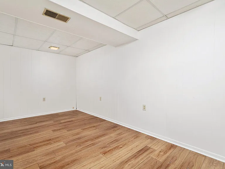 337 Lee St — Photo 15