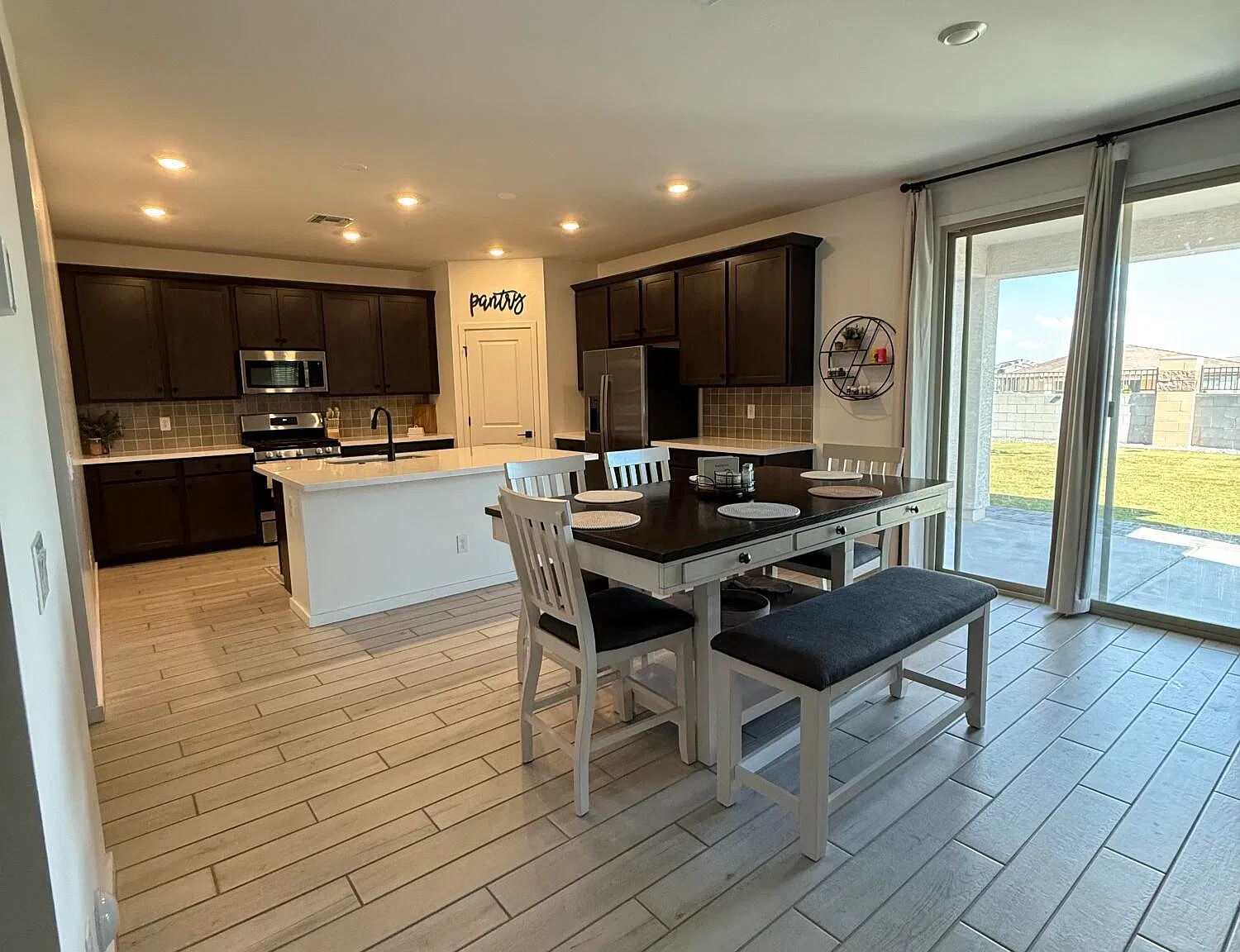 4 bed, 3.0 bath, 2511 sqft, $2,600 — Photo 3