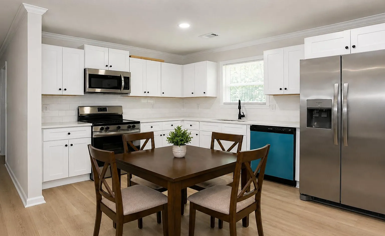 4 bed, 2.0 bath, 1100 sqft, $1,170 — Photo 3