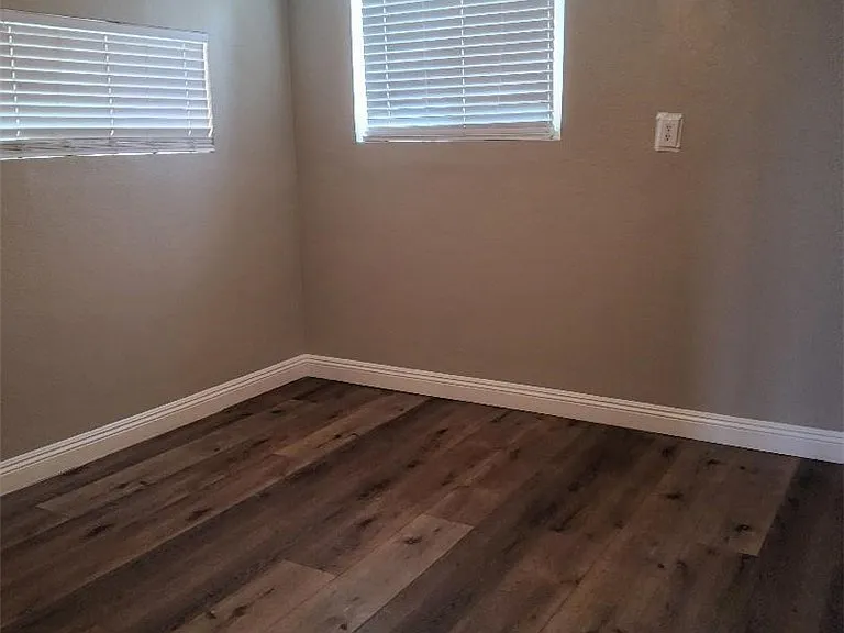 10515 Cypress Ave — Photo 5