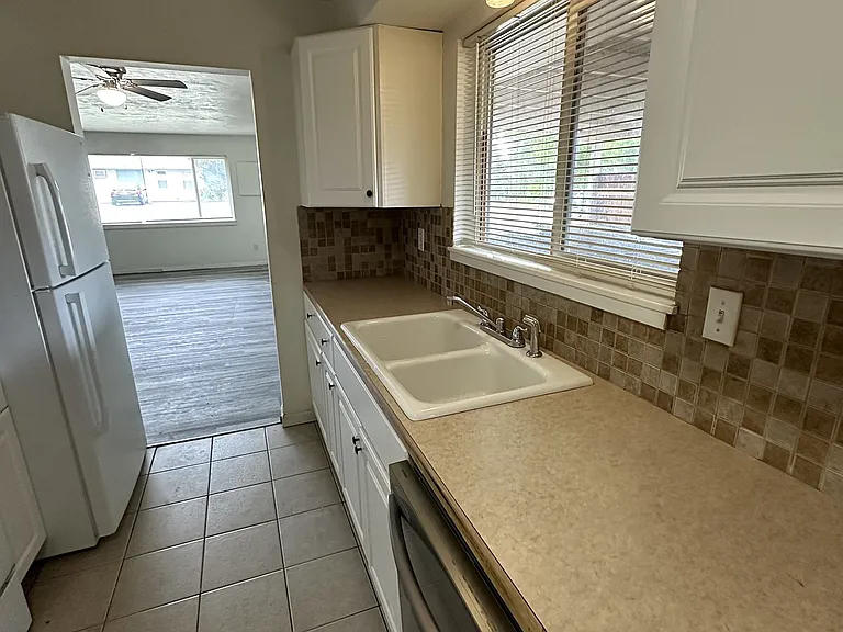 1619 W 5th Ave #A — Photo 9