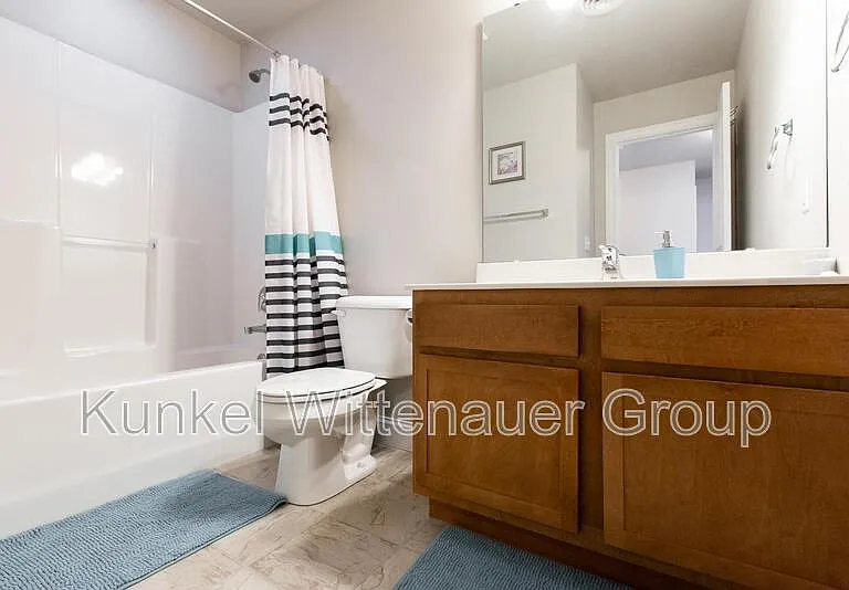 2724 Ambridge Dr — Photo 37