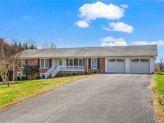 3rd image of 1016 Las Brisas Dr