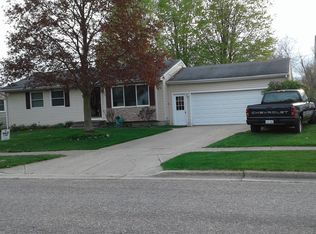 240 Roberta Jayne Dr SE, Lowell, MI 49331