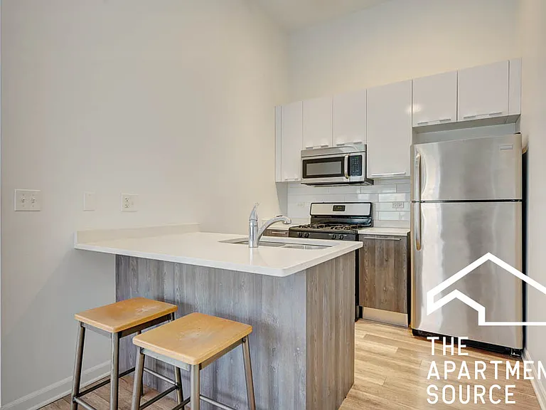 2700 W North Ave #203 — Photo 3