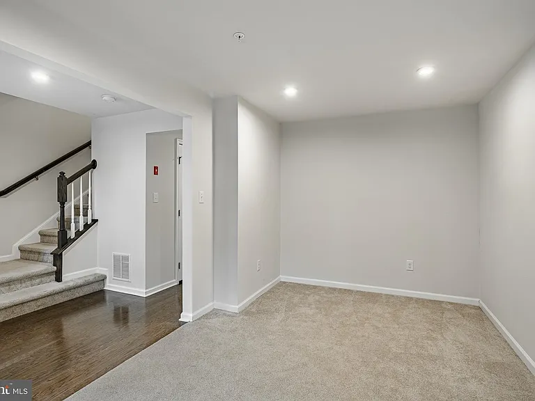 300 Blue Welsh St — Photo 12
