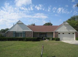 1317 Lakeview Cir, Stockton, MO 65785