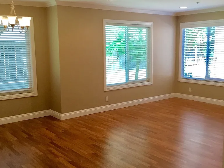252 S Poplar Ave — Photo 4