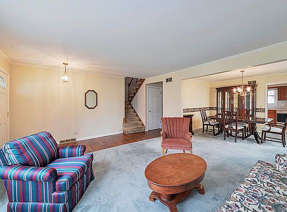 5th image of 128 Kenilworth Ave