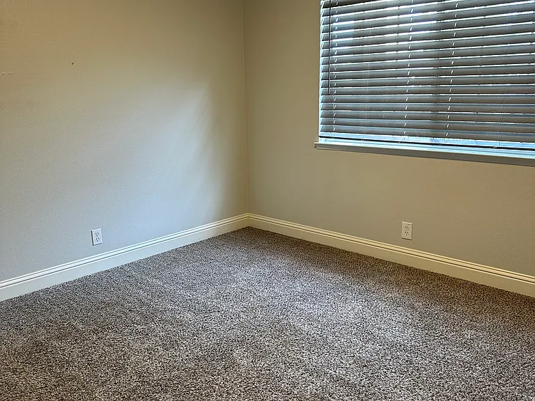 823 E Palm Dr — Photo 7