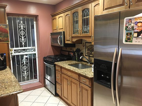 5th image of 2557 Woodhull Ave
