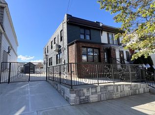 6608 73rd Pl, Middle Village, NY 11379