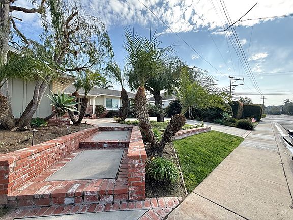 2nd image of 8811 Robin Hood Ln