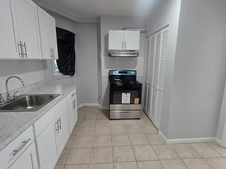 6 Rutgers Ave #BASEMENT — Photo 2