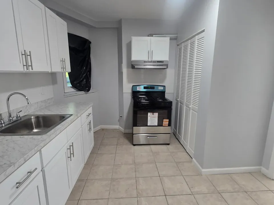 6 Rutgers Ave #1
